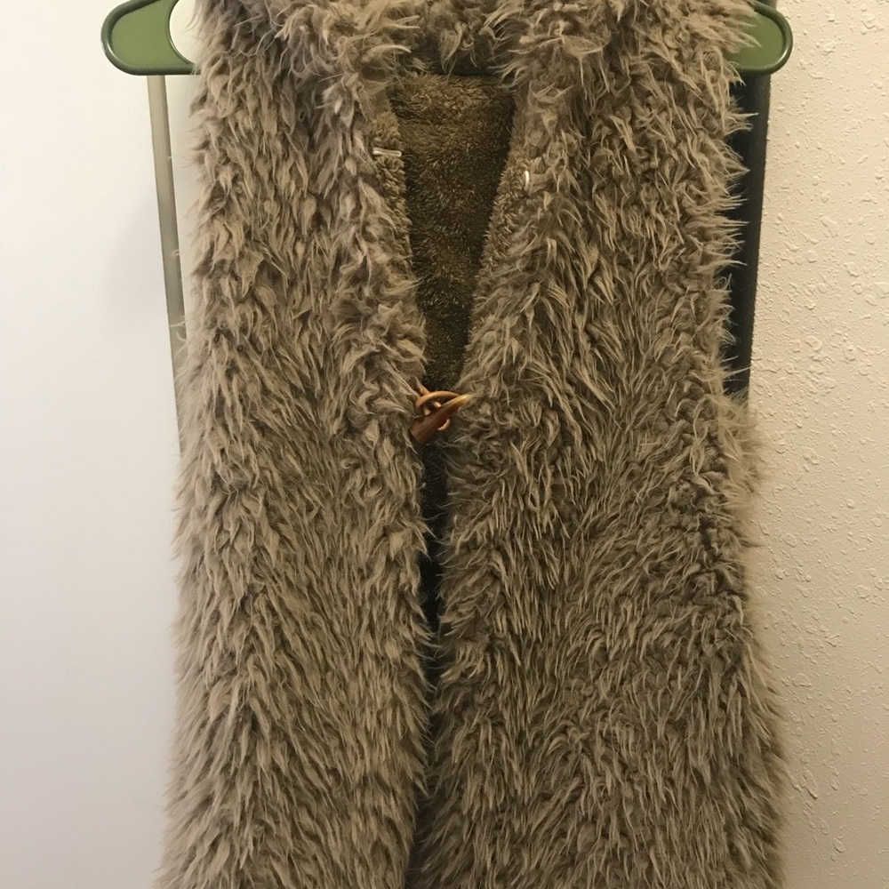 Sherpa vest size L khaki